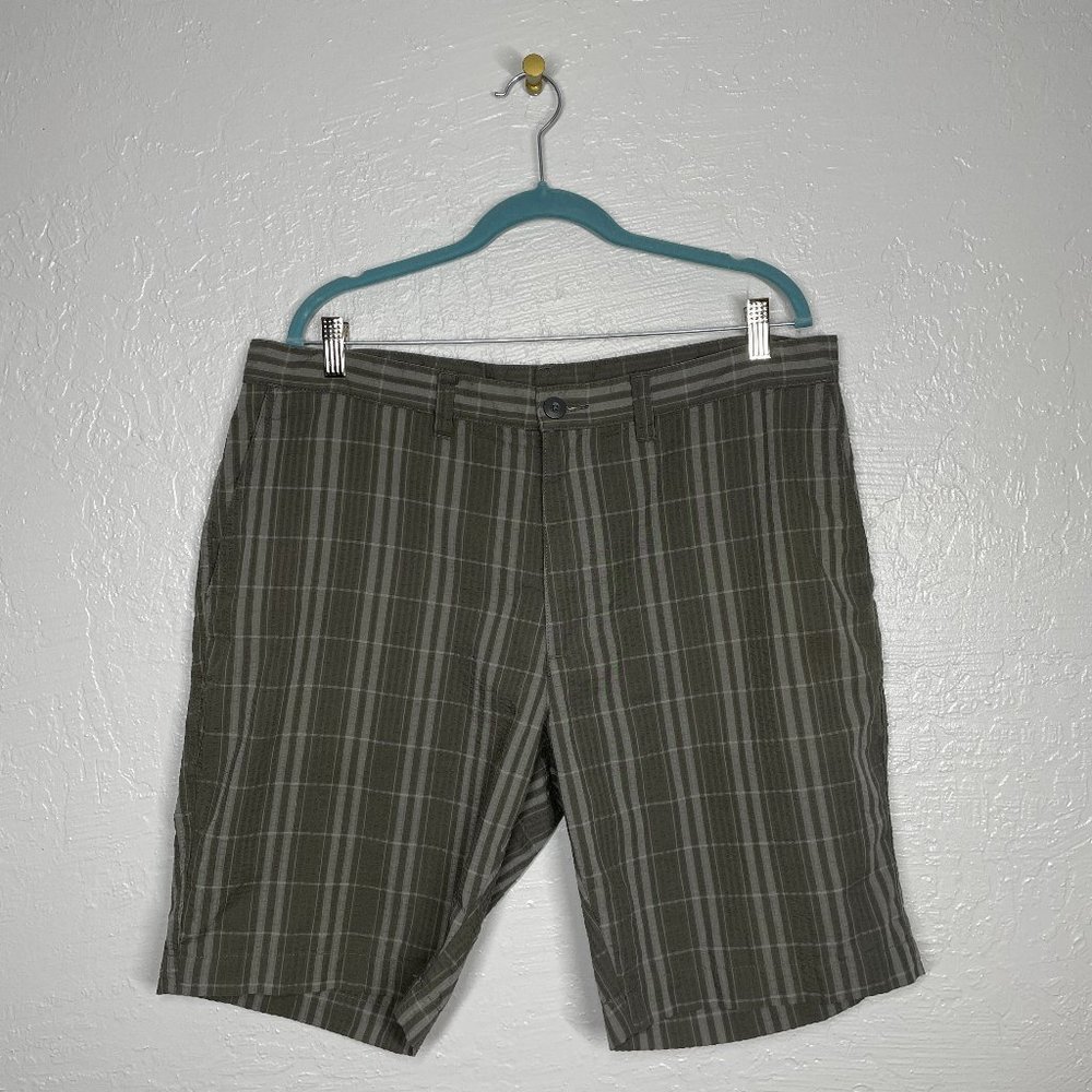 Patagonia Size 38 Thrift Shorts Gray Plaid Lightweight Flat Front Seersucker